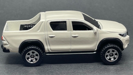 Машинка Велике Місто Matchbox 2018 Toyota Hilux Off-Road 1:64 HLD25 White - Retromagaz, image 4