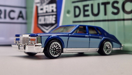 Машинка Базовая Hot Wheels '82 Cadillac Seville The `80S 1:64 HKJ64 Dark Blue - Retromagaz, image 6