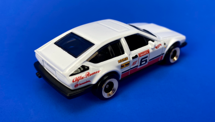 Машинка Базова Hot Wheels Alfa Romeo GTV6 3.0 Retro Racers 1:64 HKJ83 White - Retromagaz, image 3