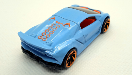 Машинка Базовая Hot Wheels Lamborghini Sesto Elemento Exotics 1:64 GHC35 Light Blue - Retromagaz, image 3