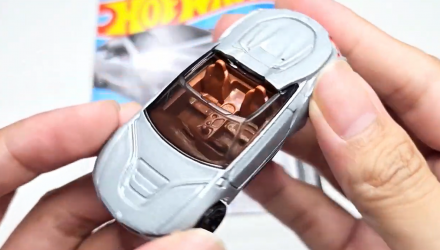 Машинка Базовая Hot Wheels BMW i8 Roadster Roadsters 1:64 HKH44 Silver - Retromagaz, image 1