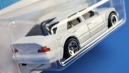 Машинка Базовая Hot Wheels Mercedes-Benz 500 E Factory Fresh 1:64 HCY42 White - Retromagaz, image 4