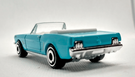 Машинка Базовая Hot Wheels Thunderball 007 '65 Ford Mustang Convertible Screen Time 1:64 GHC77 Turquoise - Retromagaz, image 4