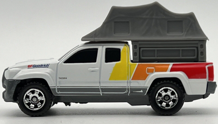 Машинка Велике Місто Matchbox 2016 Toyota Tacoma Off-Road 1:64 HFT21 White - Retromagaz, image 4