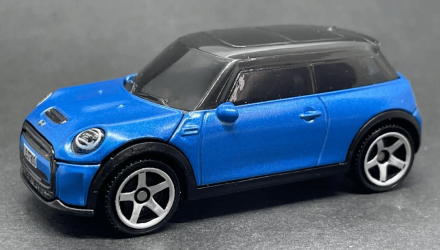 Тематическая Машинка Matchbox Mini Cooper 2022 Mini EV Moving Parts 1:64 FWD28/HVM80 Blue - Retromagaz, image 1