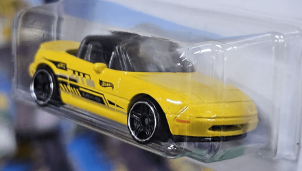 Машинка Базова Hot Wheels '91 Mazda MX-5 Miata J-Imports 1:64 HTD80 Yellow - Retromagaz, image 1