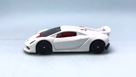 Машинка Базовая Hot Wheels Lamborghini Sesto Elemento Exotics 1:64 HTC23 White - Retromagaz, image 3