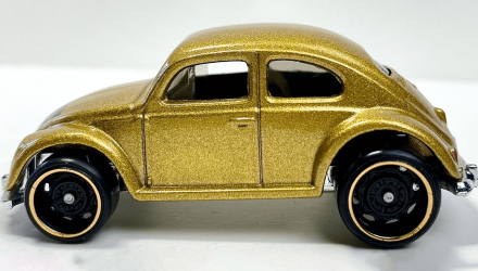 Машинка Базова Hot Wheels Beetle Bumblebee Transformers Screen Time 1:64 HTF09 Gold - Retromagaz, image 3