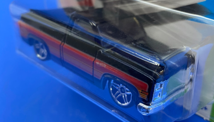 Машинка Базовая Hot Wheels '83 Chevy Silverado Slammed 1:64 HKJ06 Black - Retromagaz, image 3