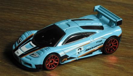 Машинка Базовая Hot Wheels McLaren F1 GTR Retro Racers 1:64 HCW37 Light Blue - Retromagaz, image 2