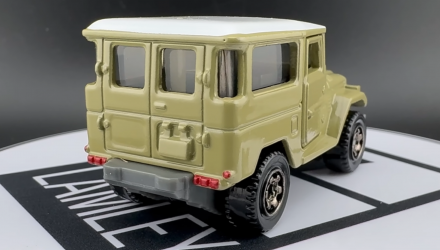 Тематична Машинка Matchbox Toyota Land Cruiser FJ40 Moving Parts 1:64 FWD28/HVN18 Tan - Retromagaz, image 3