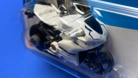 Машинка Базовая Hot Wheels Ducati 1199 Panigale Treasure Hunts Factory Fresh 1:64 HKL05 White - Retromagaz, image 3