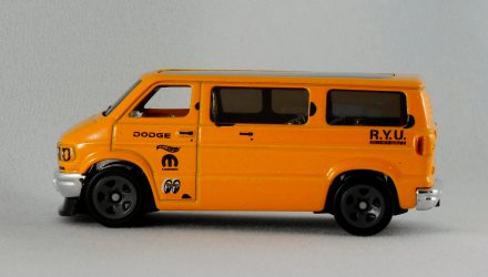 Машинка Базовая Hot Wheels Dodge Van Drift 1:64 GTB84 Yellow - Retromagaz, image 3