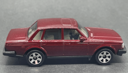 Машинка Велике Місто Matchbox 1986 Volvo 240 Metro 1:64 HVN52 Red - Retromagaz, image 3