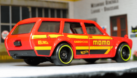 Машинка Базовая Hot Wheels Datsun Bluebird Wagon (510) Speed Graphics 1:64 GHC90 Red - Retromagaz, image 3