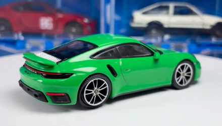 Машинка Premium MINI GT Porsche 911 Turbo S 1:64 Green - Retromagaz, image 3