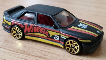 Тематична Машинка Hot Wheels '92 BMW M3 55th Anniversary Black and Yellow 1:64 HLJ97 Black - Retromagaz, image 4