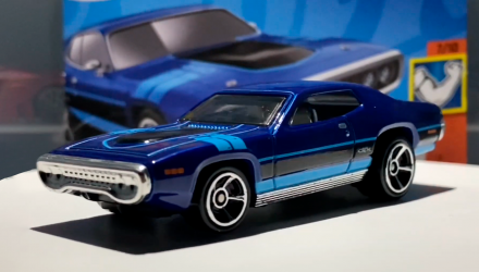 Машинка Базовая Hot Wheels '71 Plymouth GTX Muscle Mania 1:64 HKK91 Blue - Retromagaz, image 2