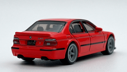 Набір Машинок Premium Hot Wheels 1991 BMW M5 E34 HKD28 Black + 2001 BMW M5 E39 HKC52 Red - Retromagaz, image 2