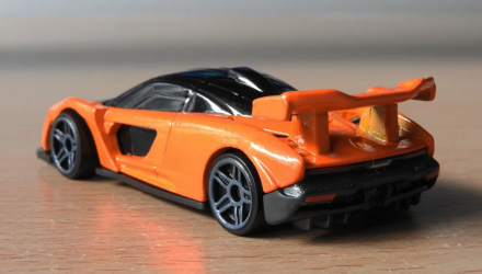 Машинка Базова Hot Wheels Forza Horizon 4 McLaren Senna Exotics 1:64 FYG22 Orange - Retromagaz, image 3