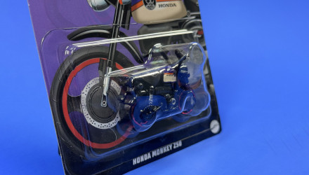 Тематическая Машинка Hot Wheels Honda Monkey Z50 Motorcycle Club 1:64 HRR94 Purple - Retromagaz, image 3