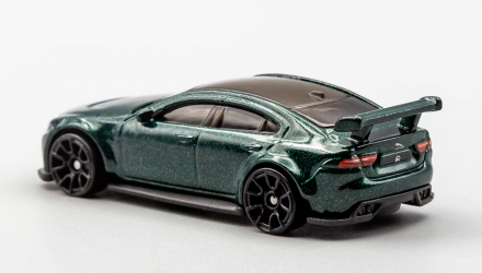 Машинка Базовая Hot Wheels Jaguar XE SV Project 8 Nightburnerz 1:64 GHD14 Green - Retromagaz, image 3