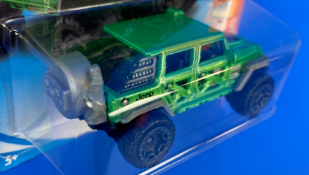 Машинка Базовая Hot Wheels '17 Jeep Wrangler Hot Trucks 1:64 FJY56 Green - Retromagaz, image 4