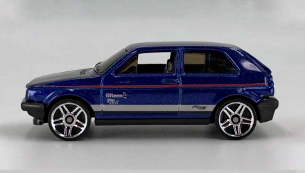 Машинка Базовая Hot Wheels Volkswagen Golf MK2 Volkswagen 1:64 FYF76 Dark Blue - Retromagaz, image 4