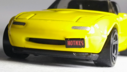 Машинка Базовая Hot Wheels '91 Mazda MX-5 Miata Roadsters 1:64 GHC71 Yellow - Retromagaz, image 5