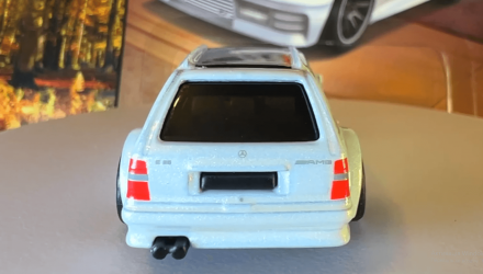 Машинка Premium Hot Wheels Mercedes-Benz AMG E 36 Estate Special Edition Boulevard 1:64 HRT78 White - Retromagaz, image 6