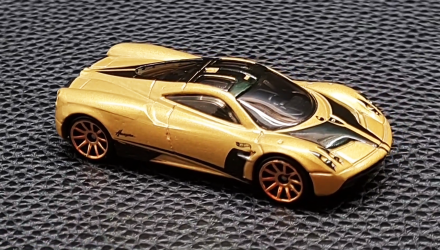 Машинка Базова Hot Wheels Pagani Huayra Exotics 1:64 GRY90 Gold - Retromagaz, image 4