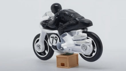 Машинка Базовая Hot Wheels 1966 Triumph Tiger 100 Factory Fresh 1:64 HRY62 White - Retromagaz, image 1