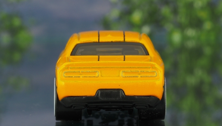 Машинка Базова Hot Wheels '15 Dodge Challenger SRT Muscle Mania 1:64 FKB06 Yellow - Retromagaz, image 5