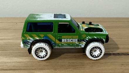 Машинка Базовая Hot Wheels Nissan Patrol Custom First Response 1:64 HTC89 Green - Retromagaz, image 2