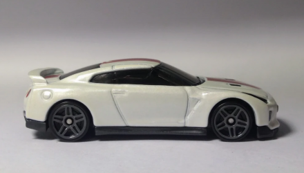 Машинка Базовая Hot Wheels '17 Nissan GT-R (R35) 2020 Model 50 Anniversary Version Speed Graphics 1:64 GHC83 White - Retromagaz, image 4