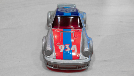 Машинка Базова Hot Wheels Porsche 934 Turbo RSR Magnus Walker Urban Outlaw Nightburnerz 1:64 DTY84 Metallic Silver - Retromagaz, image 5