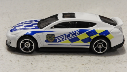 Машинка Базовая Hot Wheels Porsche Panamera Police Metro 1:64 FJW87 White - Retromagaz, image 4