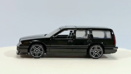 Машинка Базовая Hot Wheels Volvo 850 Estate Wagons 1:64 HCX36 Black - Retromagaz, image 3