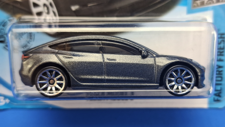 Машинка Базовая Hot Wheels Tesla Model 3 Factory Fresh 1:64 GHC05 Metallic Silver - Retromagaz, image 2