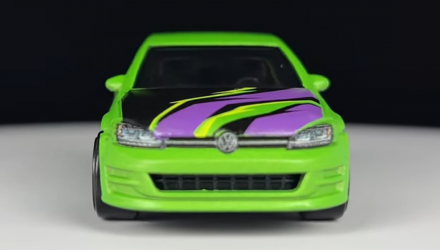 Тематическая Машинка Hot Wheels Volkswagen Golf Mk7 Neon Speeders 1:64 HLH72/HLH74 Green - Retromagaz, image 5