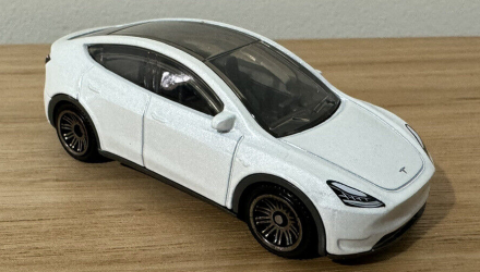 Машинка Велике Місто Matchbox Tesla Model Y Metro 1:64 HLC68 White - Retromagaz, image 2