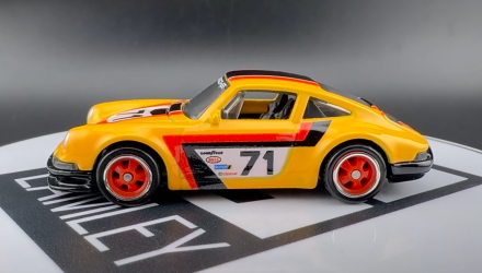 Машинка Premium Hot Wheels '71 Porsche 911 Exotic Envy 1:64 HKC80 Yellow - Retromagaz, image 4