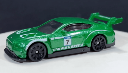 Машинка Базовая Hot Wheels 2018 Bentley Continental GT3 Modified 1:64 HKH84 Green - Retromagaz, image 2