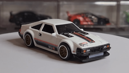 Машинка Premium Hot Wheels '82 Toyota Supra World Tour 1:64 HRV97 White - Retromagaz, image 4