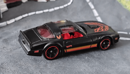 Машинка Базовая Hot Wheels '77 Pontiac Firebird T/A Muscle Mania 1:64 HTC60 Black - Retromagaz, image 2