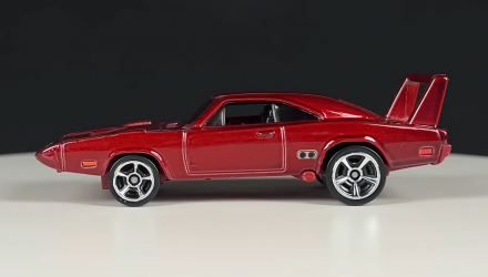 Тематическая Машинка Hot Wheels '69 Dodge Charger Daytona Fast & Furious 1:64 HNR88/HNT06 Dark Red - Retromagaz, image 4