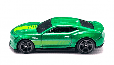 Машинка Базовая Hot Wheels '18 Camaro SS Then and Now 1:64 HCV82 Green - Retromagaz, image 3