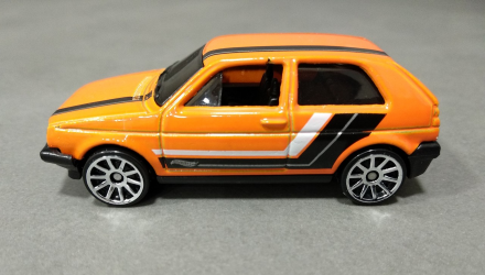 Машинка Базова Hot Wheels Volkswagen Golf MK2 Then and Now 1:64 FJX92 Orange - Retromagaz, image 4