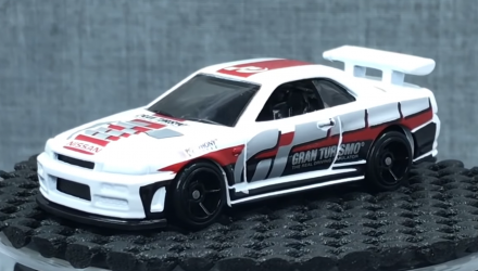 Тематическая Машинка Hot Wheels Nissan Skyline GT-R (R34) Gran Turismo 1:64 FKF27 White - Retromagaz, image 2