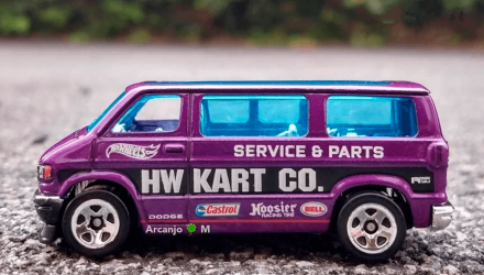 Машинка Базова Hot Wheels Dodge Van Metro 1:64 HCT63 Purple - Retromagaz, image 2